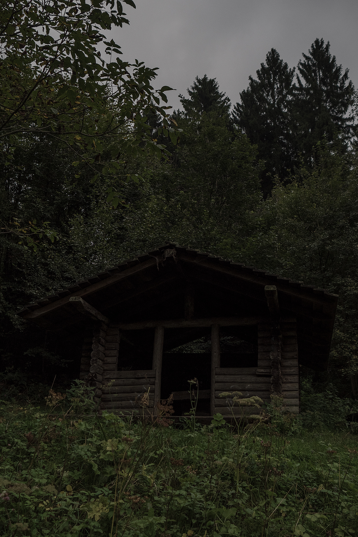 Karsten Rohrbeck: Gästehaus im Wald um Bensberg