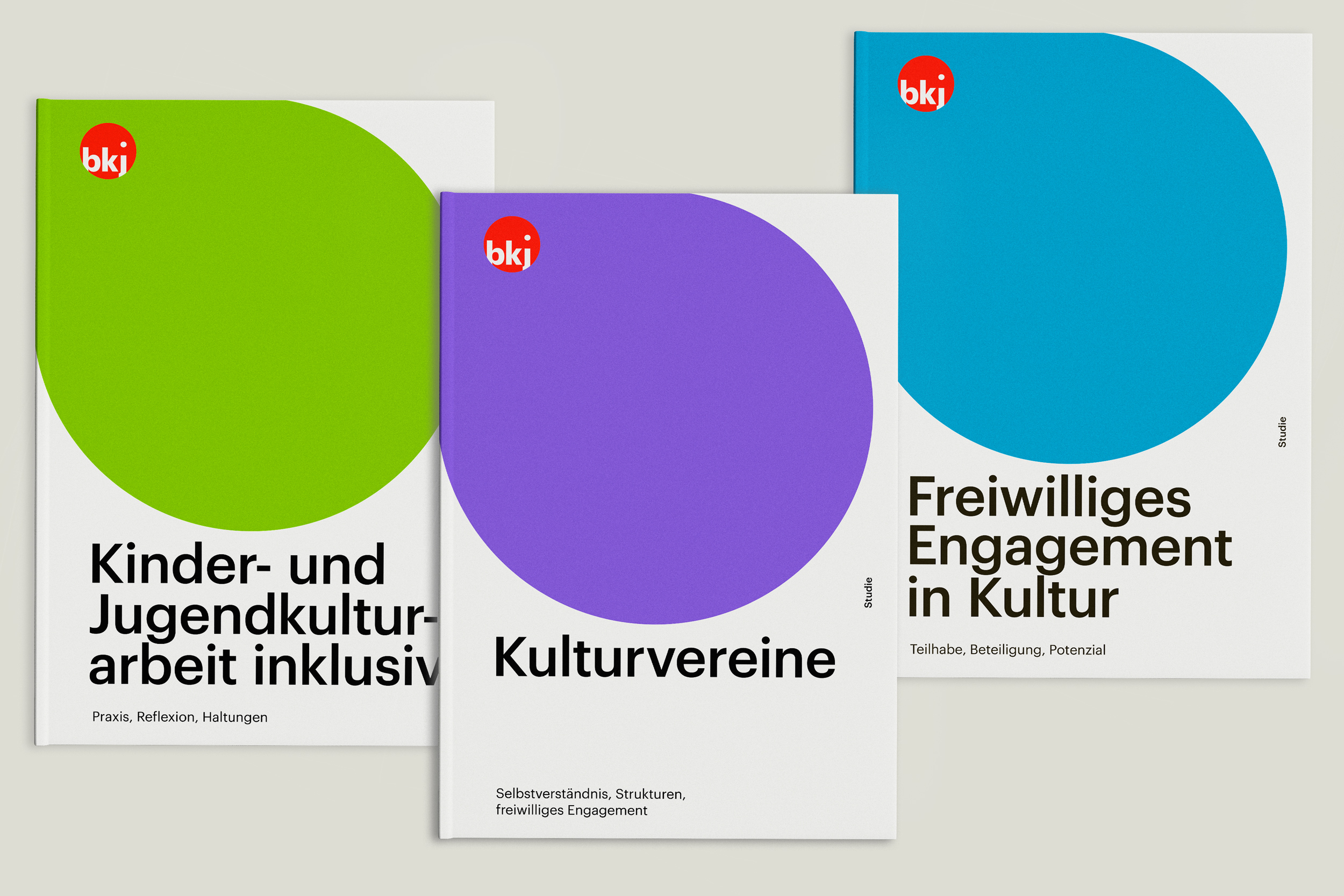 Büro Gestalten: BKJ-Studie (drei Cover: »Kulturvereine«, »KuBi inklusiv«, »Freiwilliges Engagement«)