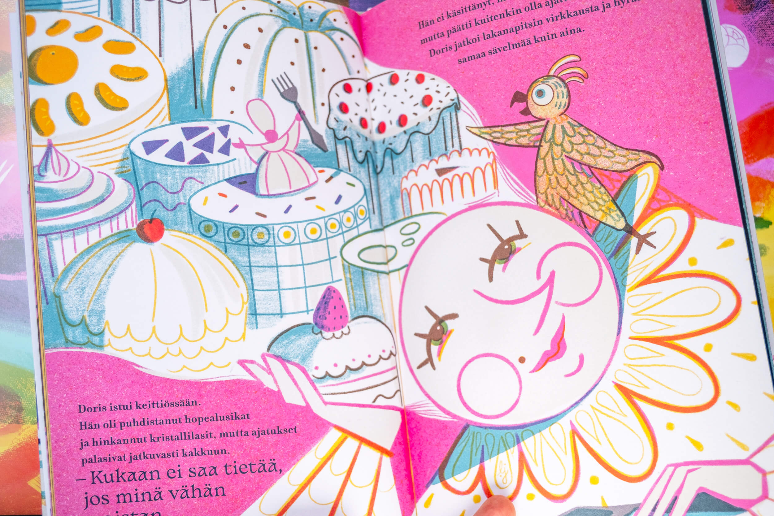 Büro Gestalten: Kolme Kuningatarta – Kinderbuch, Foto einer Doppelseite (Illustration: Luisa Jung, Text: Heidi Viherjuuri)